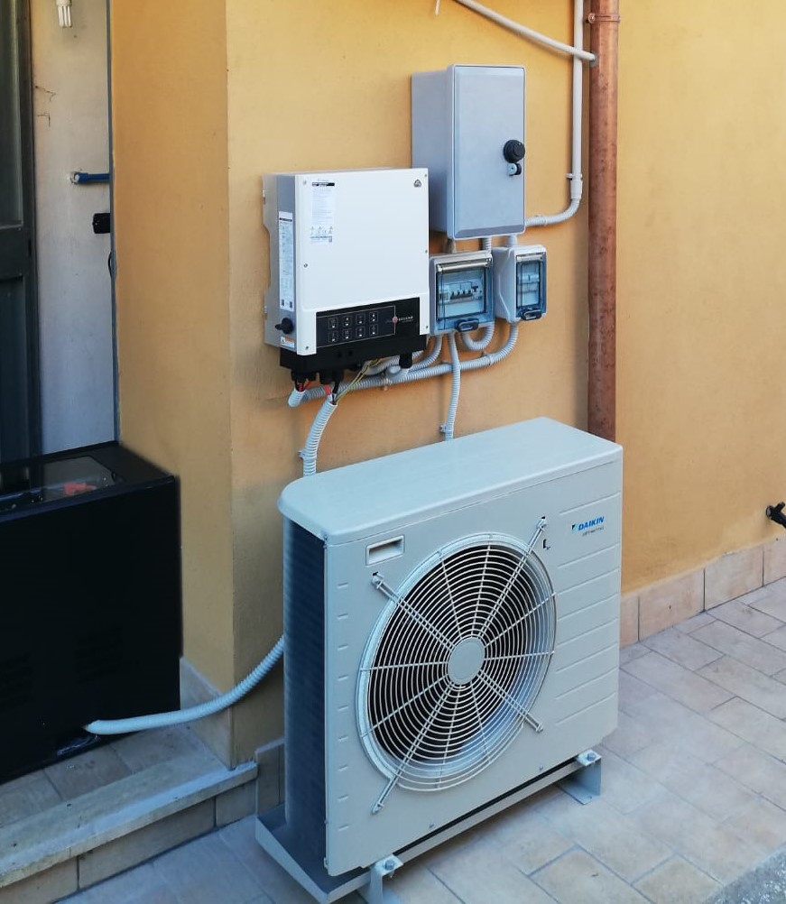 Pompa di calore ibrida DAIKIN e impianto fotovoltaico